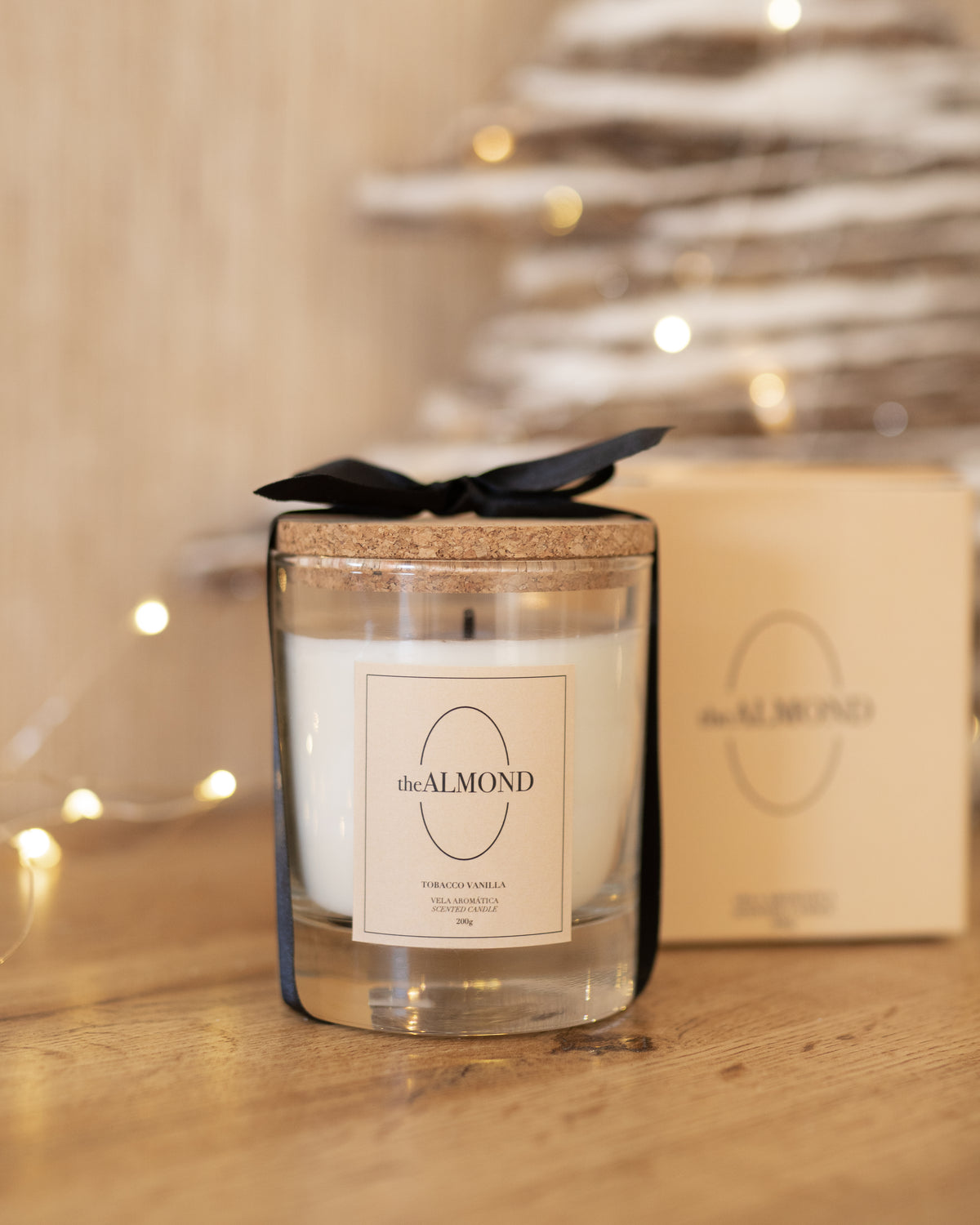 theALMOND Candle